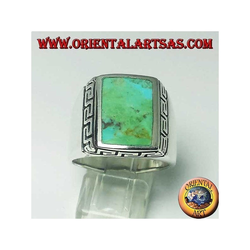 Anello in argento con turchese naturale rettangolare contornato da incisione a greca
