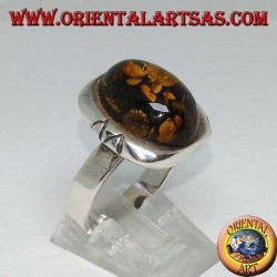 Anillo de plata con ámbar verde ovalado y gran borde grabado