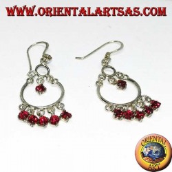 Boucles d'oreilles en argent avec 5 + 1 petits zircons rouges