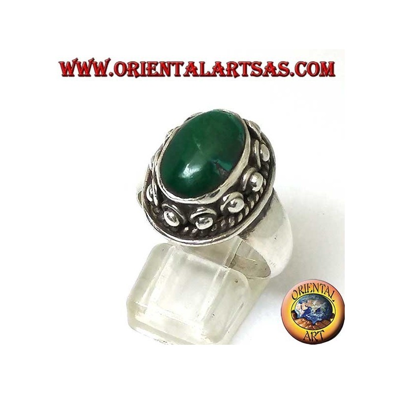 Anello in argento con borchie intorno al cassone, del Turchese antico naturale ovale
