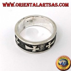 Anillo de plata con cruces en bajorrelieve