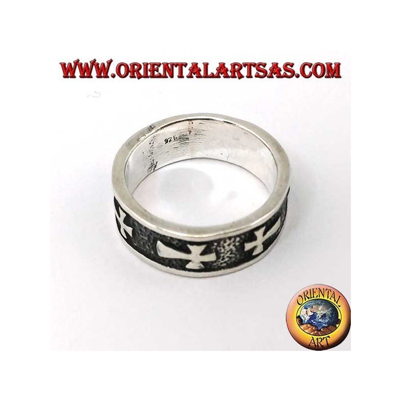 Anello a fedina in argento con croci a bassorilievo