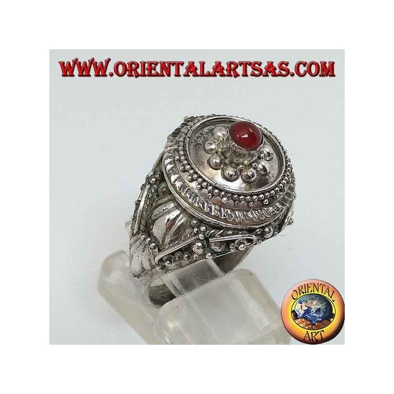 Anillo venenoso de plata con cornalina