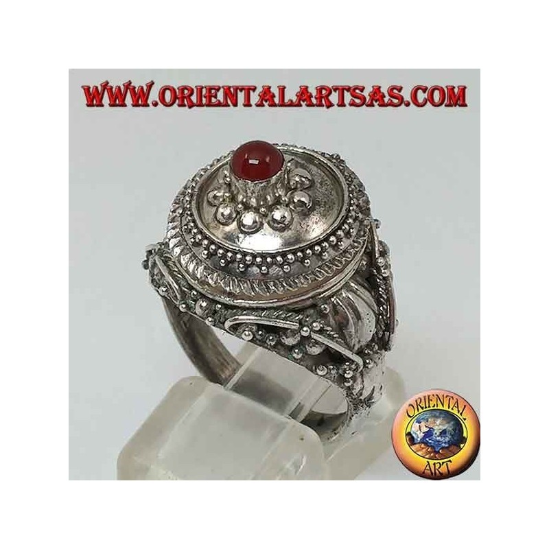 Anillo venenoso de plata con cornalina