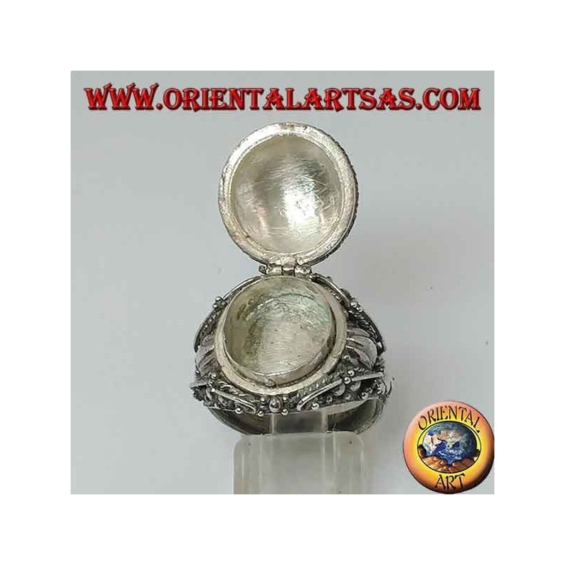 Anillo venenoso de plata con cornalina