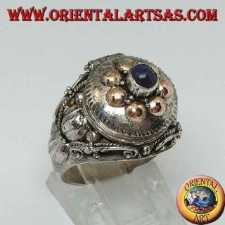 Anello in argento a scatola porta veleno con palline in oro e lapislazzulo