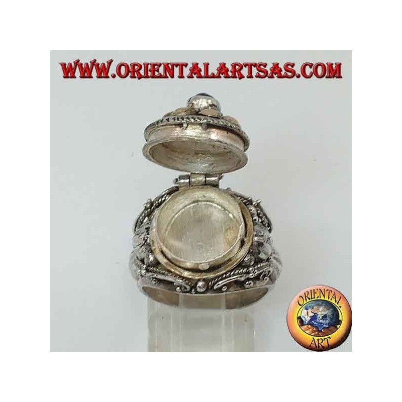 Anillo de plata con caja de veneno con bolas de oro y lapislázuli