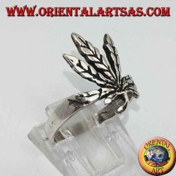 Bague en argent avec feuille de marijuana sculptée