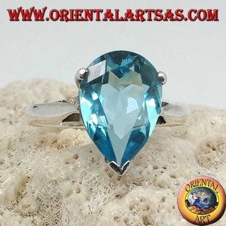 Bague en argent avec topaze bleue en forme de goutte avec monture à griffes