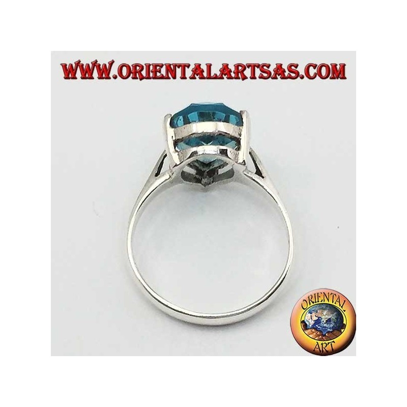 Anello in argento con topazio azzurro a goccia montatura a griffe