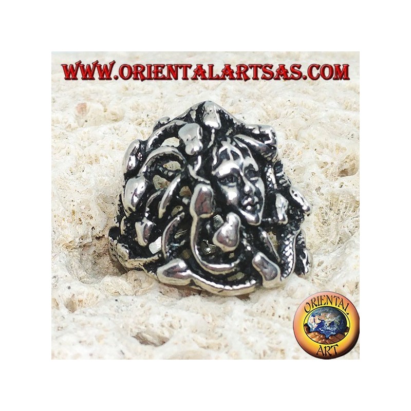 Anillo de plata con cabeza de medusa y serpientes