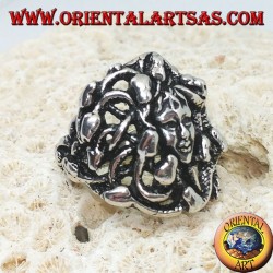 Silberner Medusakopfring mit Schlangen