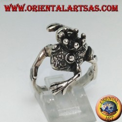 Silver frog ring with crown