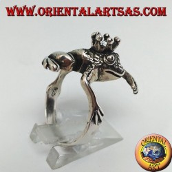 Silver frog ring with crown