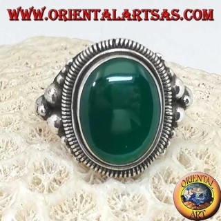 Bague en argent avec un grand cabochon en agate verte ovale