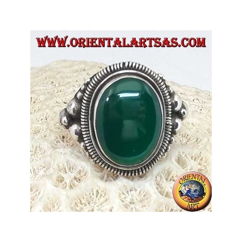 Bague en argent avec un grand cabochon en agate verte ovale