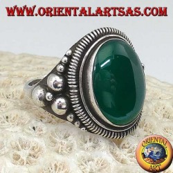 Bague en argent avec un grand cabochon en agate verte ovale