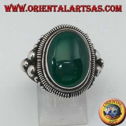 Anillo de plata con un gran cabujón de ágata verde ovalada