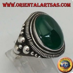 Bague en argent avec un grand cabochon en agate verte ovale
