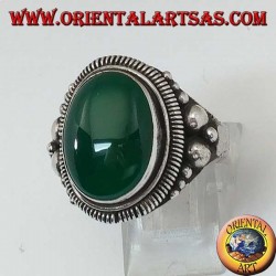 Anillo de plata con un gran cabujón de ágata verde ovalada