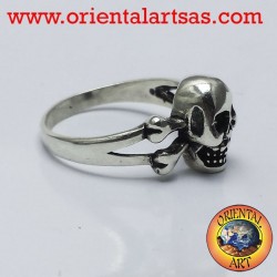 cráneo anillo de plata con los huesos