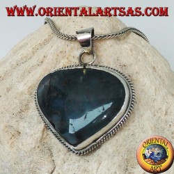 Heart-shaped silver pendant with musk agate