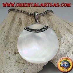 Pendant with round mother of pearl and decorated silver hook