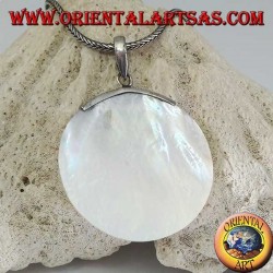 Pendentif avec nacre ronde et crochet en argent décoré