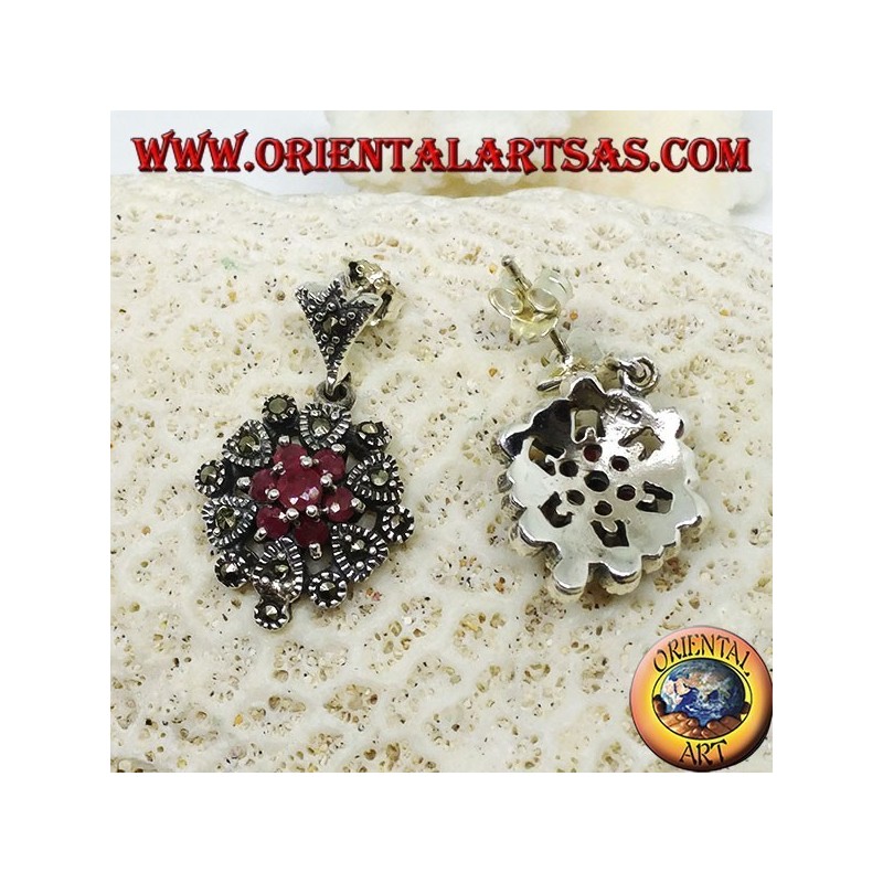 Orecchini in argento pendenti con 1+6 rubini naturali tondi incastonati contornato da marcasite
