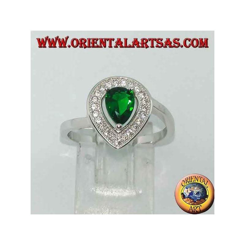 Anello in argento con smeraldo sintetico a goccia contornato di zirconi