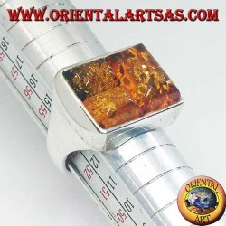 Anello in argento rettangolare con tre ambre rettangolari
