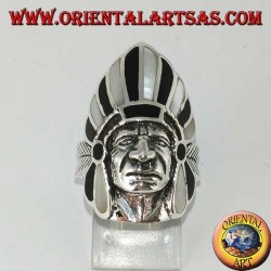 Anillo de plata, cabeza de indio nativo americano con plumas de nácar y ónix