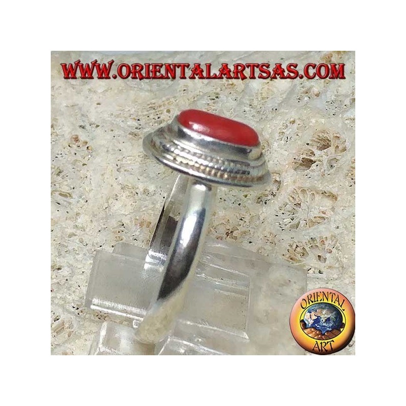 Anillo de plata con coral natural engastado en un borde de abalorio (hecho a mano)