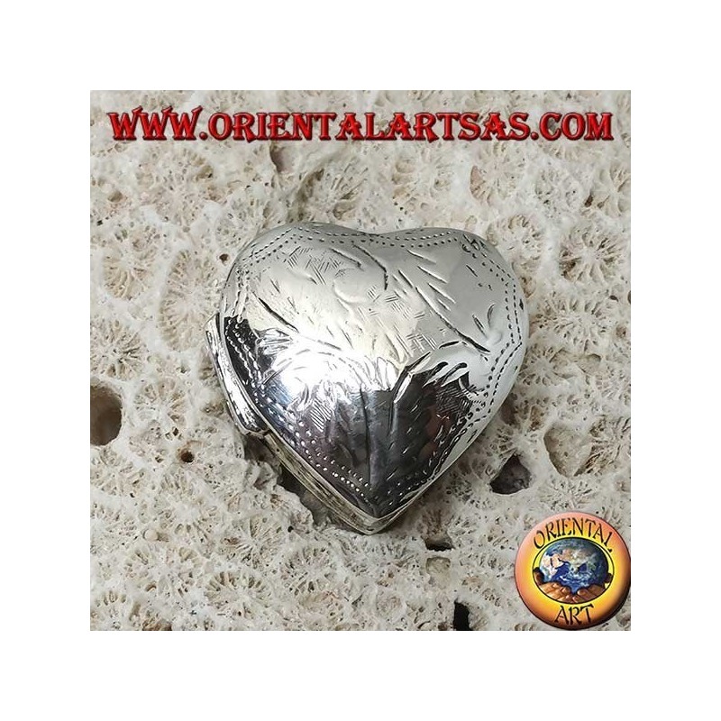 Scatola portapillole in argento (925‰) con incisioni,  a forma di cuore