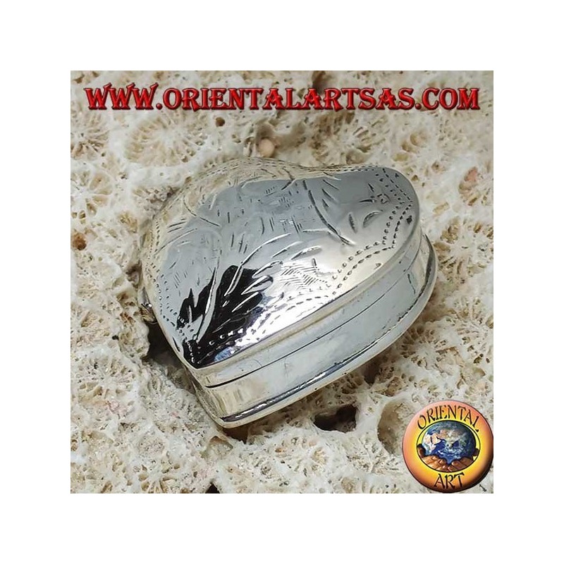 Silver pillbox (925 ‰) with heart-shaped engravings
