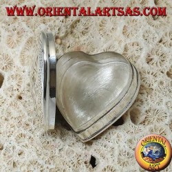 Silberne Pillendose (925 ‰) mit herzförmigen Gravuren