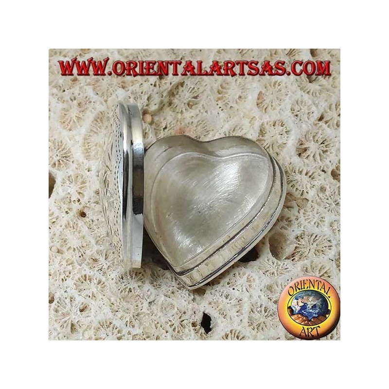Pastillero de plata (925 ‰) con grabados en forma de corazón