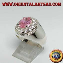Bague en argent avec zircon rose ovale facetté rose entouré de zircons taillés en brillant