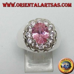 Bague en argent avec zircon rose ovale facetté rose entouré de zircons taillés en brillant