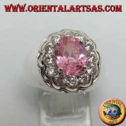 Bague en argent avec zircon rose ovale facetté rose entouré de zircons taillés en brillant