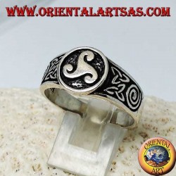 Bague triskell en argent avec nœud tyrone et spirale sur les côtés