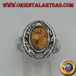 Bague en argent avec ambre ovale entourée de feuilles de laurier