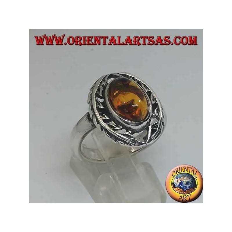 Anillo de plata con ámbar ovalado rodeado de hojas de laurel