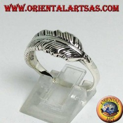 Anillo de plata con forma de pluma india