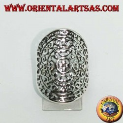 Openwork oval silver ring with baroque decorations
