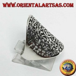 Anillo ovalado de plata calado con decoraciones barrocas