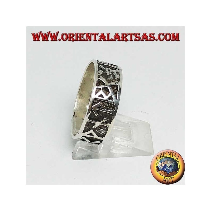 8 mm breites Band Silberring. mit keltischen Flachreliefrunen