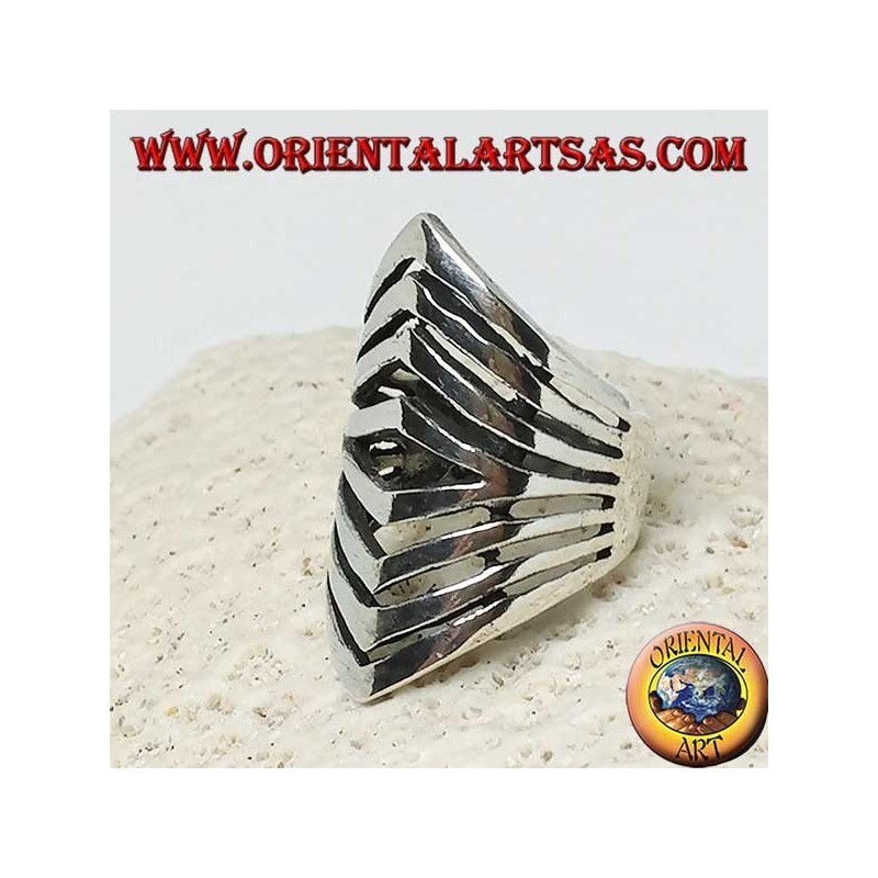 Anello in argento con intagli di rombi progressivi