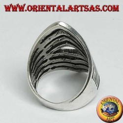 Silver ring with progressive rhombus carvings