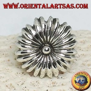 Daisy-shaped silver ring